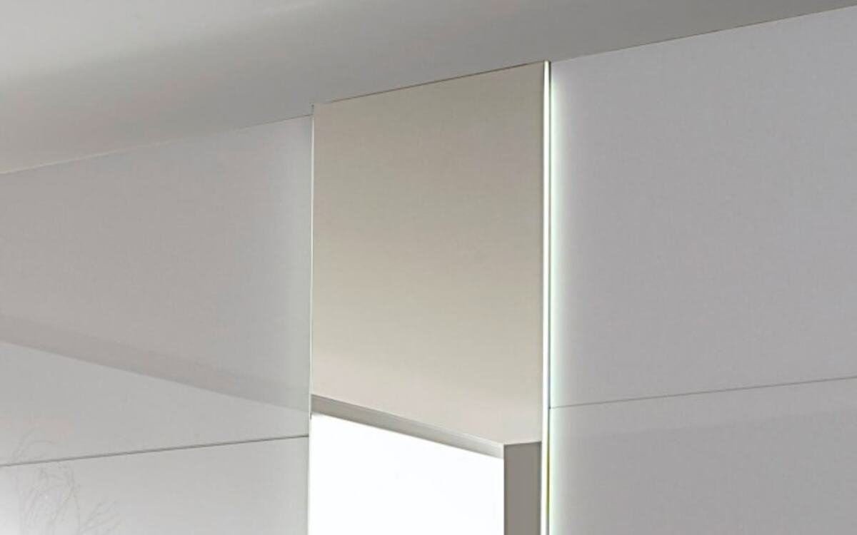 Bild 3 von Rauch - Schwebetürenschrank Ocean, weiß/Farbglas kristallweiß, 280 x 223 cm