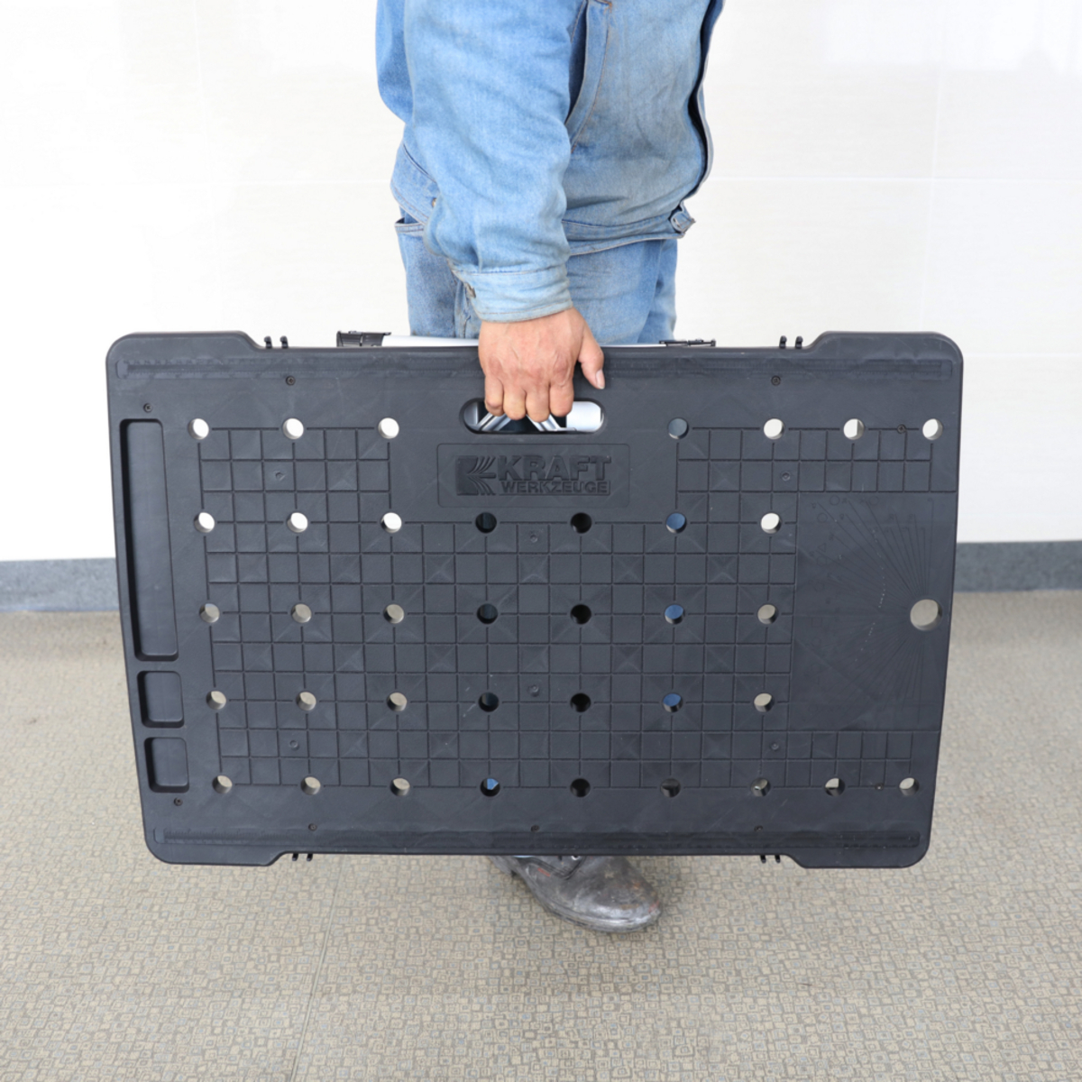 Bild 1 von Kraft Werkzeuge 4in1 Werkbank, klappbar, Belastbarkeit 250kg