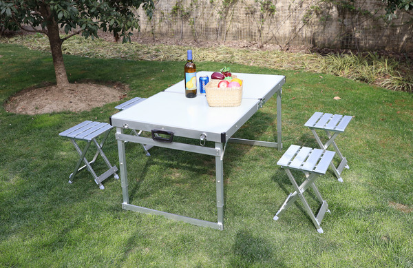 Bild 1 von Better Home Faltbare Outdoor Campingtisch mit 4 Hocker