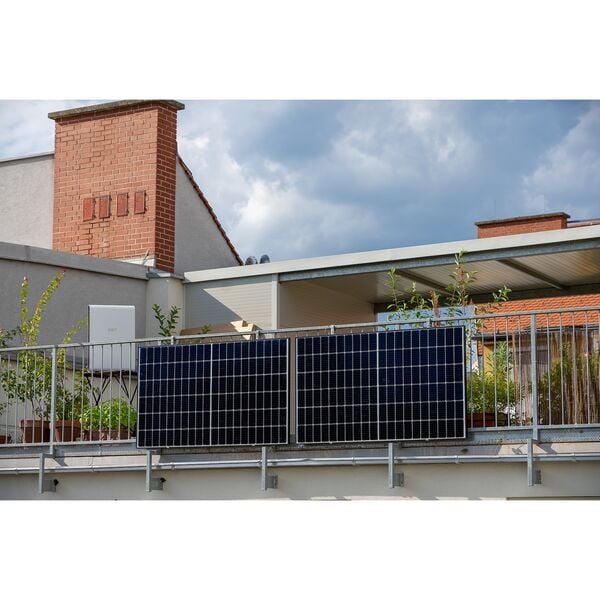 Bild 1 von EET PLUG-IN Photovoltaikspeicher SolMate Balkonmontage mit Speicher 740 Watt peak