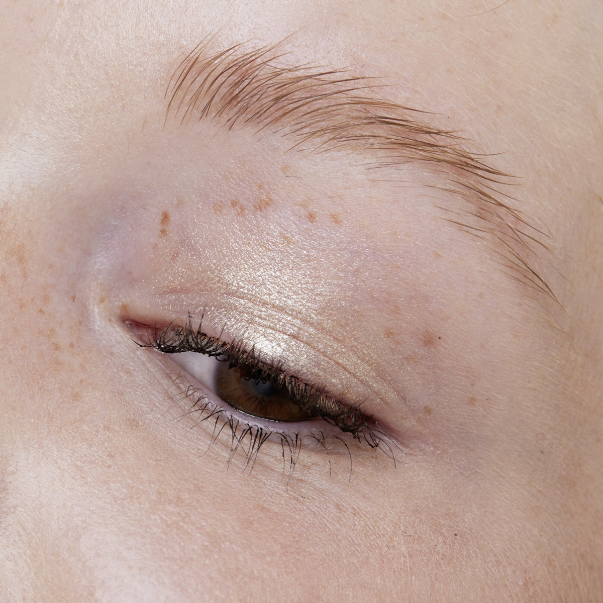 Bild 3 von essence soft touch eyeshadow 07, 2 g