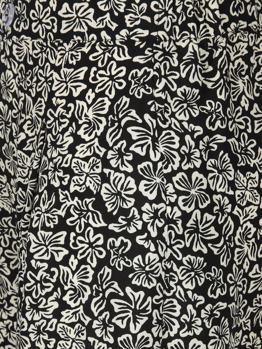 Bild 4 von Damen Culotte mit Alloverprint
                 
                                                        Schwarz