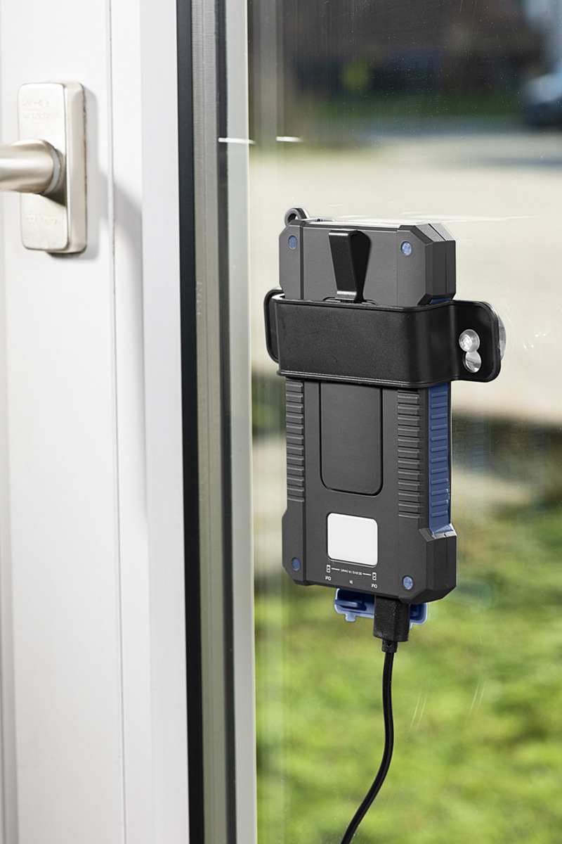 Bild 4 von IDEENWELT Solar Powerbank schwarz/blau