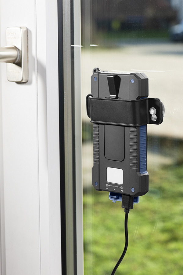 Bild 4 von IDEENWELT Solar Powerbank schwarz/blau