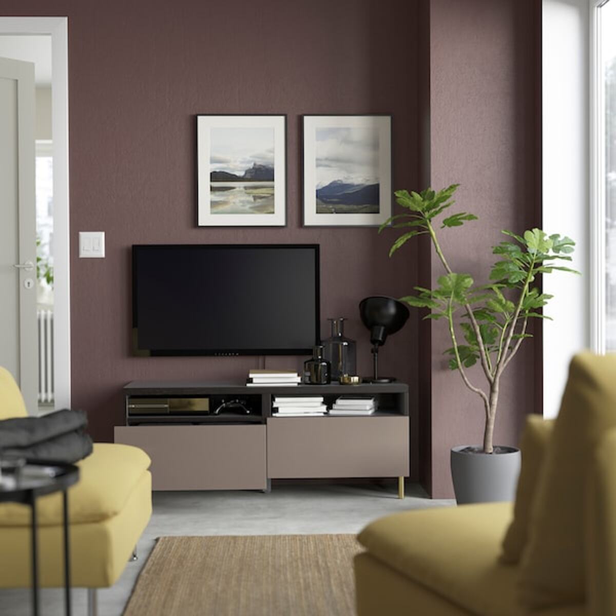 Bild 2 von BESTÅ  TV-Bank mit Schubladen, schwarzbraun/Hjortviken/Ösarp braun 120x42x48 cm