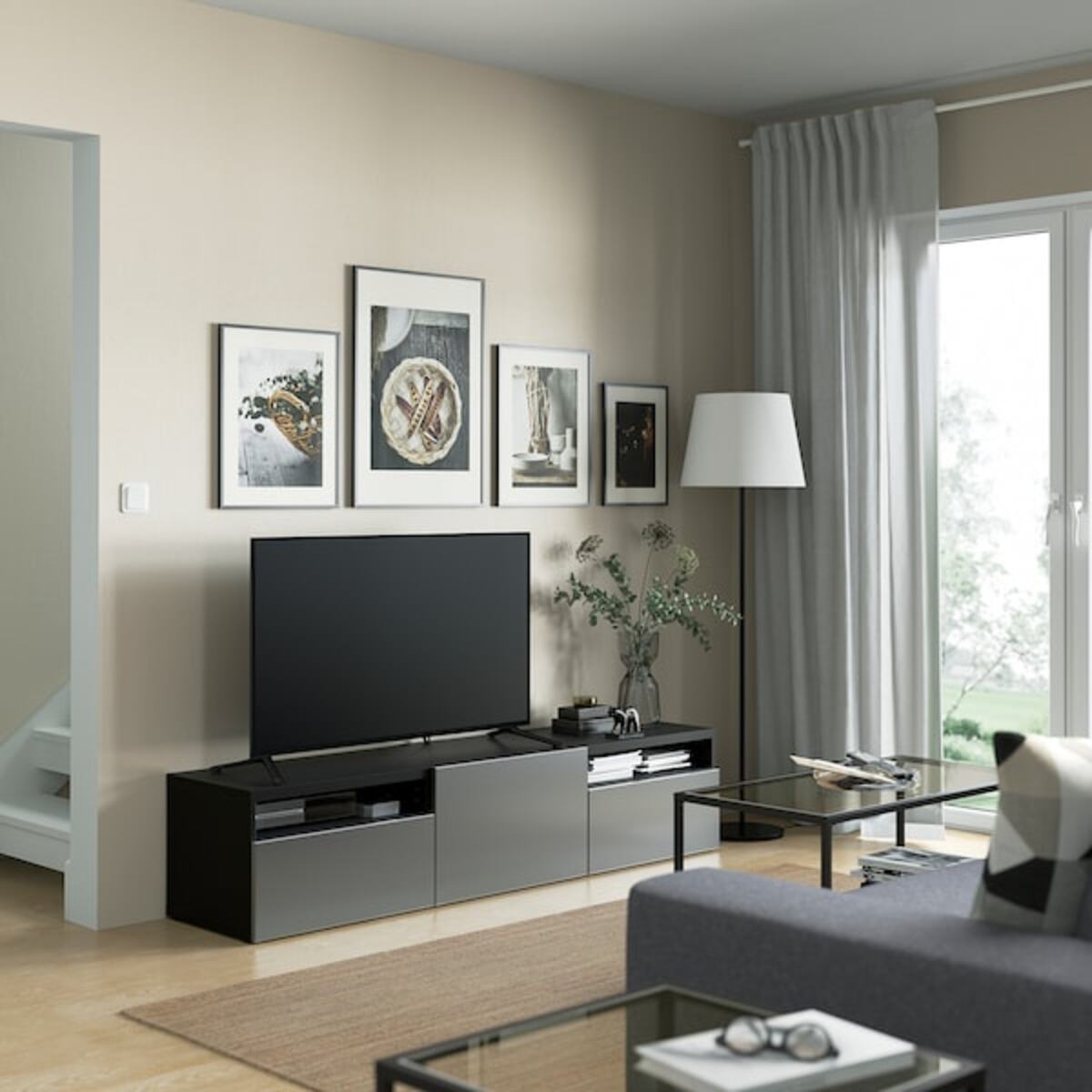 Bild 3 von BESTÅ  TV-Bank mit Schubladen und Tür, schwarzbraun/Riksviken gebürsteter dunkler Zinn-Effekt 180x42x39 cm