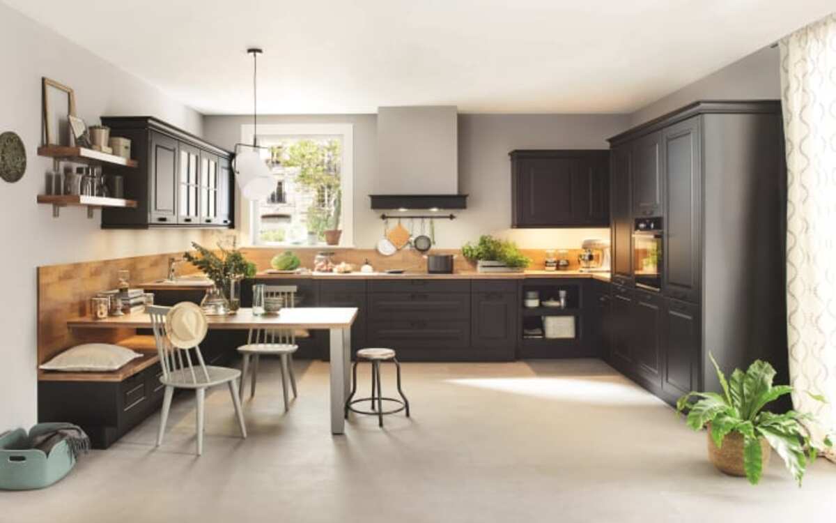 Bild 1 von Nobilia - Einbauküche Sylt, Lack schwarz matt, inkl. Neff Elektrogeräte