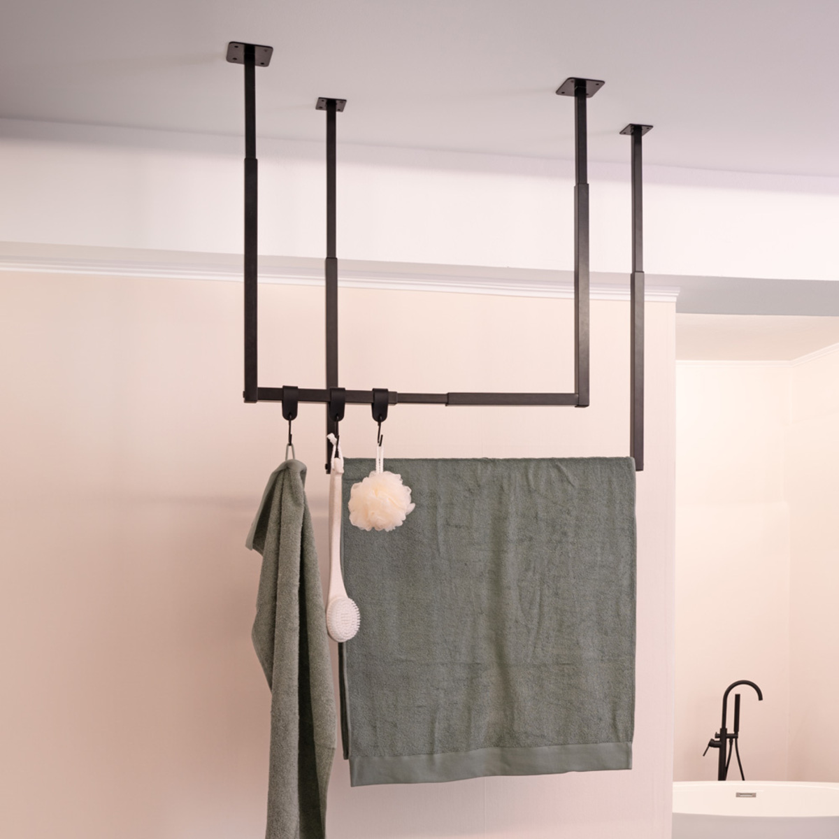 Bild 3 von Garderobenleiste inkl. Kleiderbügel und S-Haken SWAY