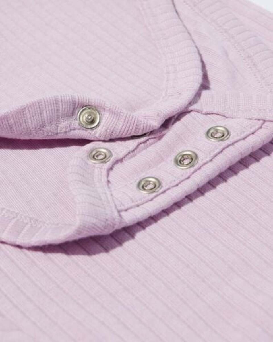 Bild 3 von 2er-Pack größenflexible Baby-Bodys, gerippt, Bambus/Elasthan lila