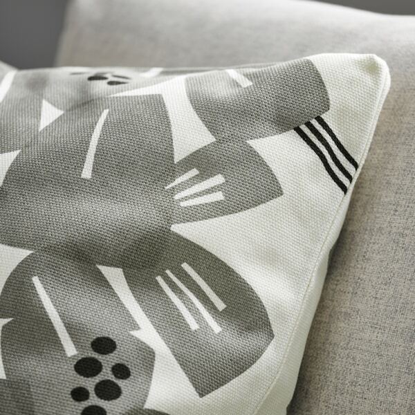 Bild 4 von UNDERBLOMMA Kissenbezug, weiß/hell graugrün 50x50 cm