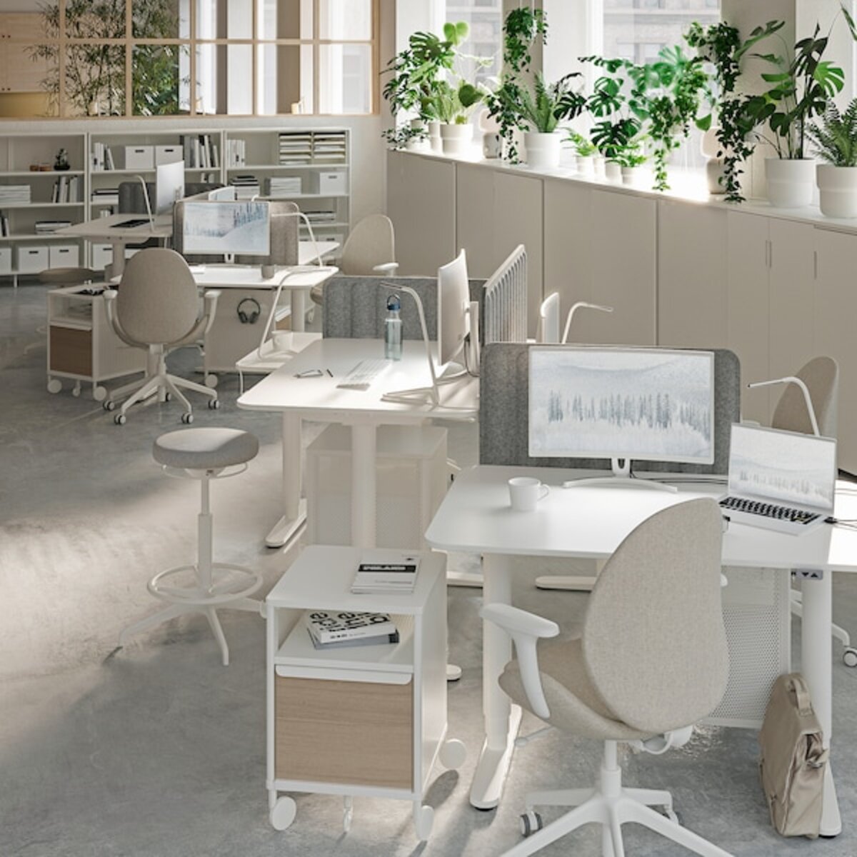 Bild 2 von BEKANT Aufbewahrung mit NFC-Schloss, Netz weiß 41x61 cm