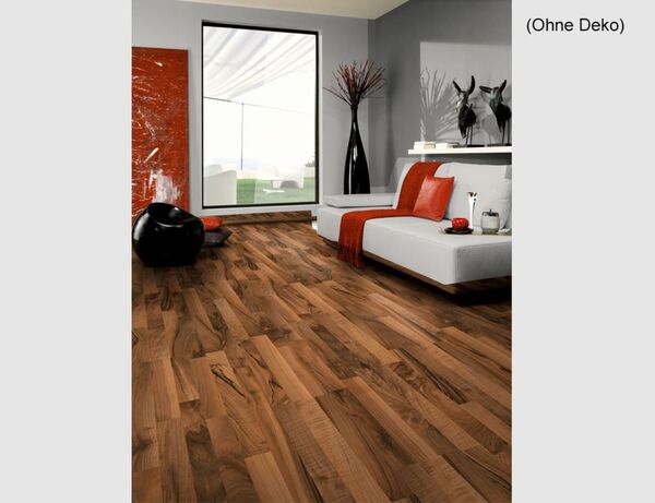 Bild 2 von NIKE - Nussbaum