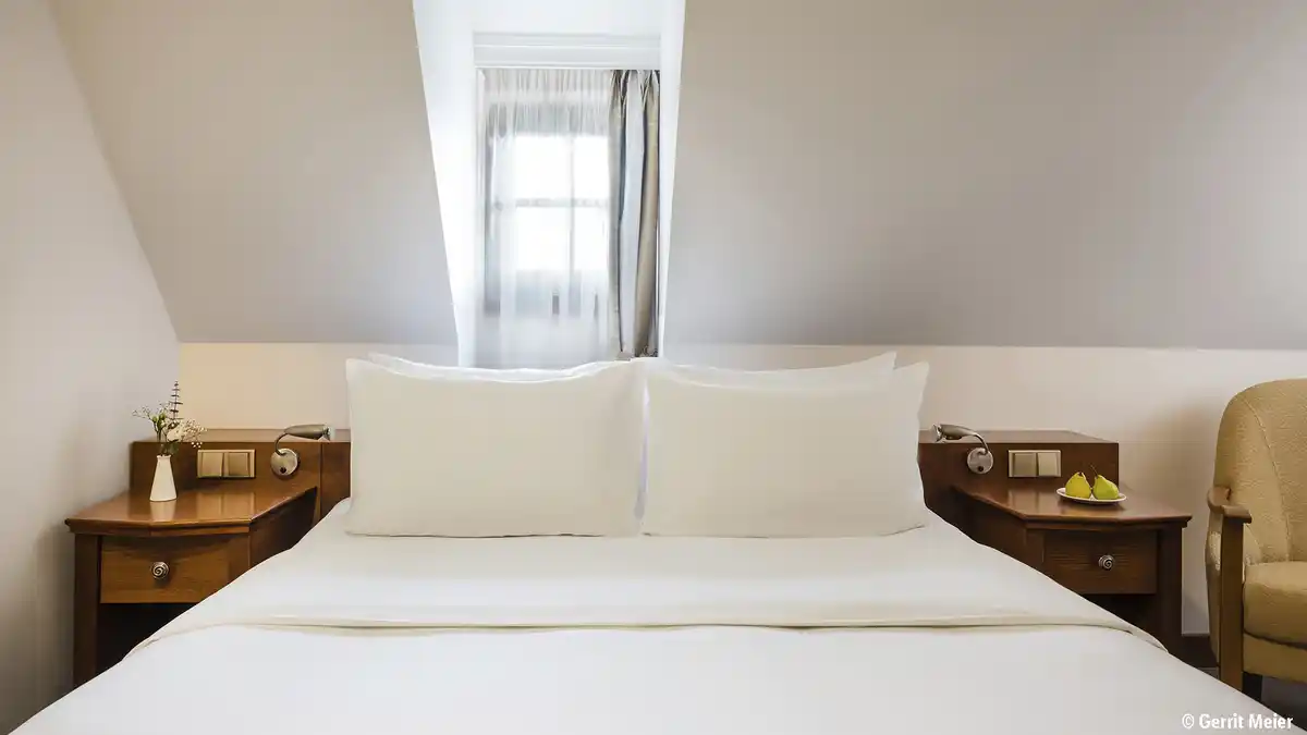 Bild 1 von Prag - Moldau-Schifffahrt - 4* Lindner Hotel Prague Castle