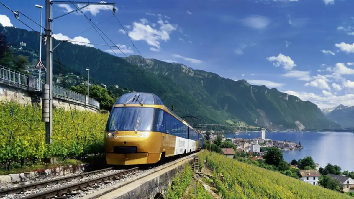 Bild 1 von Eigene Anreise Schweiz: Zugreise mit dem GoldenPass Express