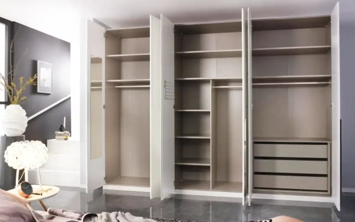 Bild 2 von Rauch - Drehtürenschrank Montclar, weiß, 300 x 223 cm, inkl. Krawattenhalter und Schubkasteneinsatz