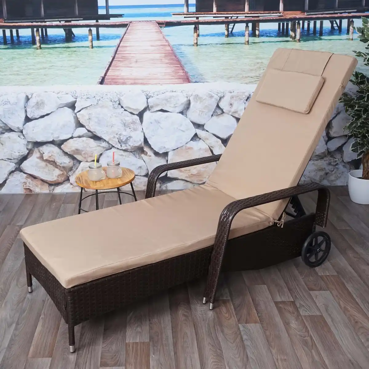 Bild 1 von Poly-Rattan Sonnenliege Cesena, Relaxliege Gartenliege Liege, Alu ~ braun, Kissen beige