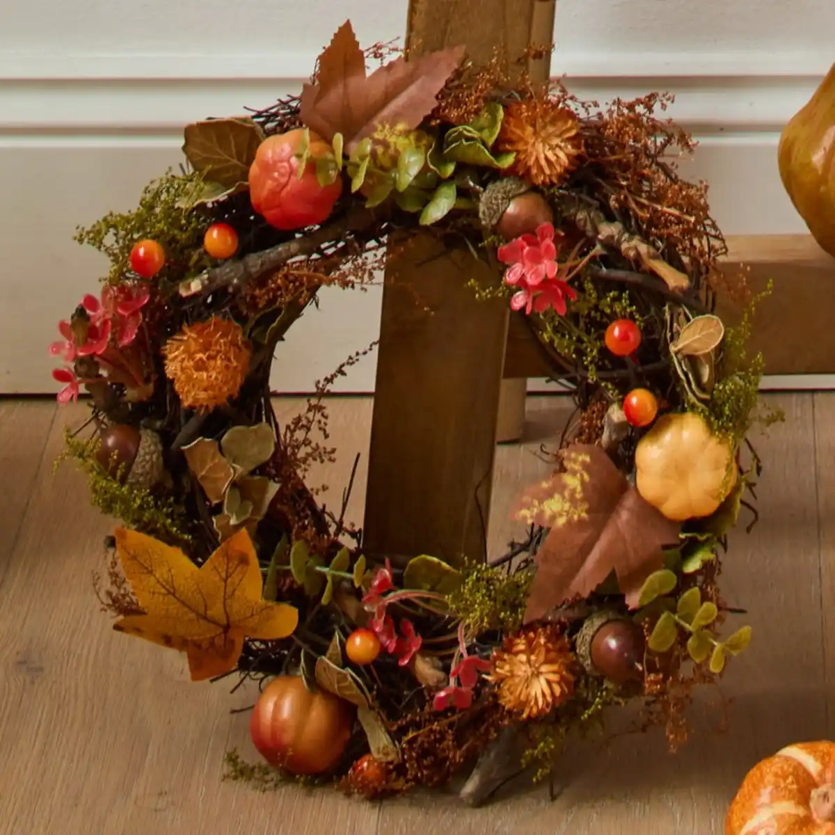 Bild 1 von Dekokranz mit Herbstdekor, ca. 25x25x8m, Orange