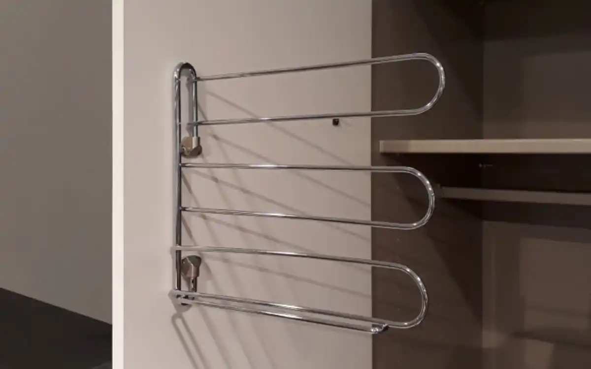 Bild 4 von Rauch - Drehtürenschrank Montclar, weiß, 250 x 223 cm, inkl. 2 Spiegeltüren und 3 Schubkästen