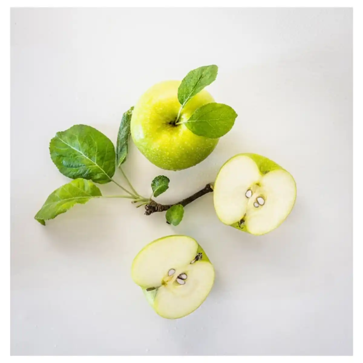 Bild 2 von LÖVSKOGSLUND Duftkerze im Glas, Apfel/hellgelb 12 Std.