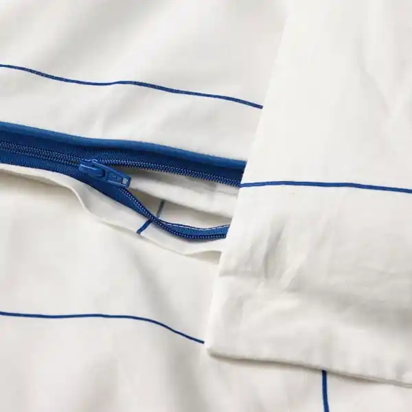 Bild 4 von BREDVECKLARE Bettwäsche-Set, 3-teilig, weiß blau/Karo 240x220/80x80 cm