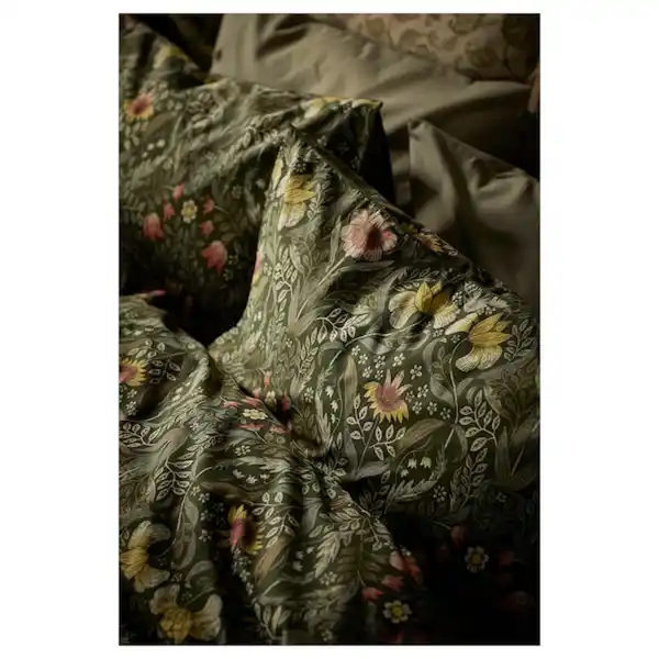 Bild 4 von KÄRRDUNÖRT Bettwäsche-Set, 2-teilig, dunkelgrün/bunt 155x220/80x80 cm