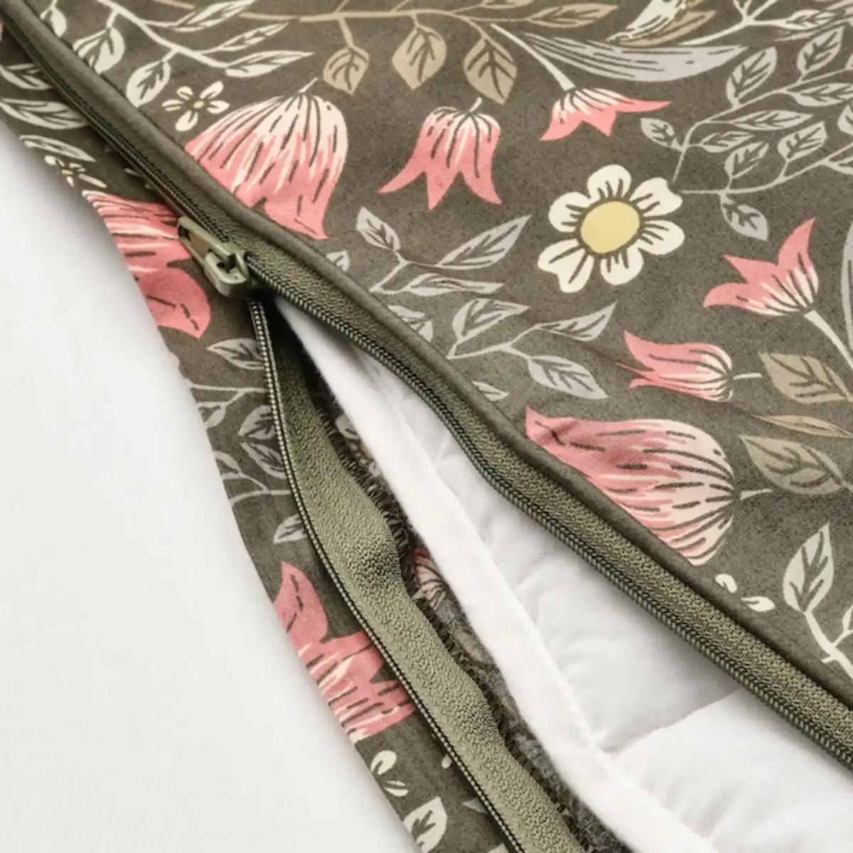 Bild 2 von KÄRRDUNÖRT Bettwäsche-Set, 2-teilig, dunkelgrün/bunt 155x220/80x80 cm