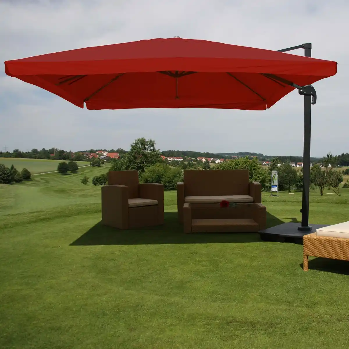 Bild 1 von Ampelschirm MCW-A96, Gastronomie, 3x3m (Ø4,24m) Polyester Alu/Stahl 23kg ~ Flap, bordeaux mit Ständer, drehbar