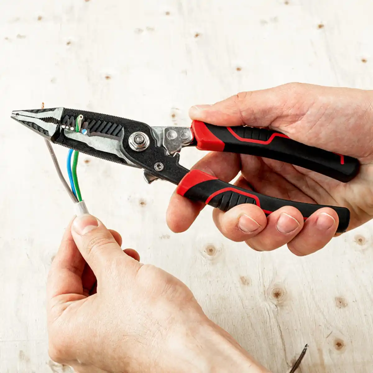 Bild 1 von Kraft Werkzeuge 7in1 Multifunktionale Elektrikerzange