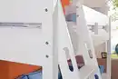 Bild 2 von Relita Etagenbett STEFAN Buche massiv weiß lackiert mit Tunnel blau/rot
