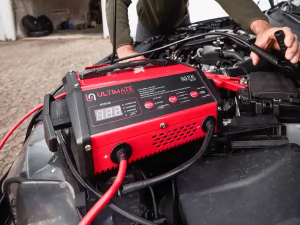 Bild 2 von ULTIMATE SPEED® Kfz-Batterieladegerät mit Starthilfefunktion