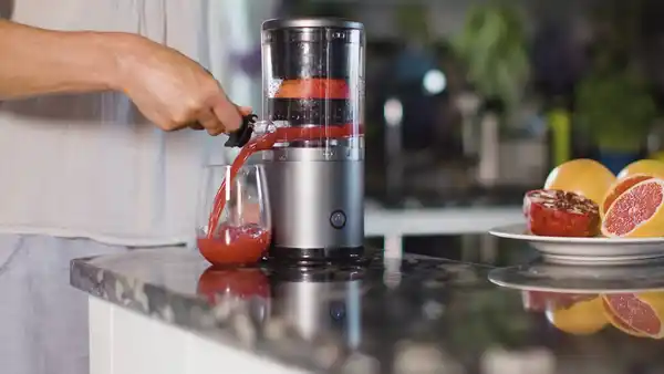 Bild 2 von LIVINGTON Akku-Mini-Entsafter »JuiceBoost«