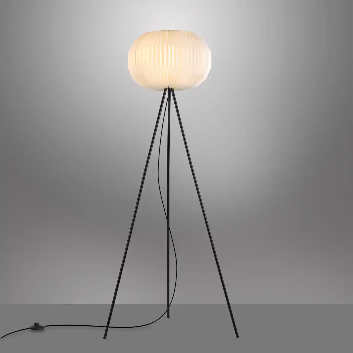 Bild 4 von LeuchtenDirekt, Stehleuchte 1-flammig, E27, Dreibein-Stativ, Lamellenschirm, Ø45cm, weiß PAPEL