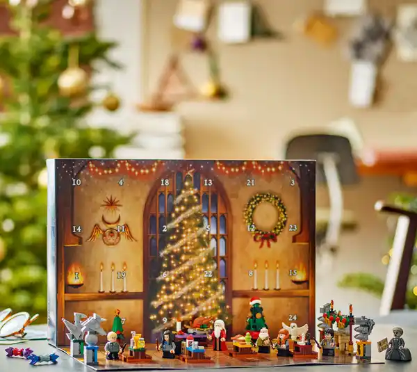 Bild 1 von LEGO 76438 Adventskalender 2024