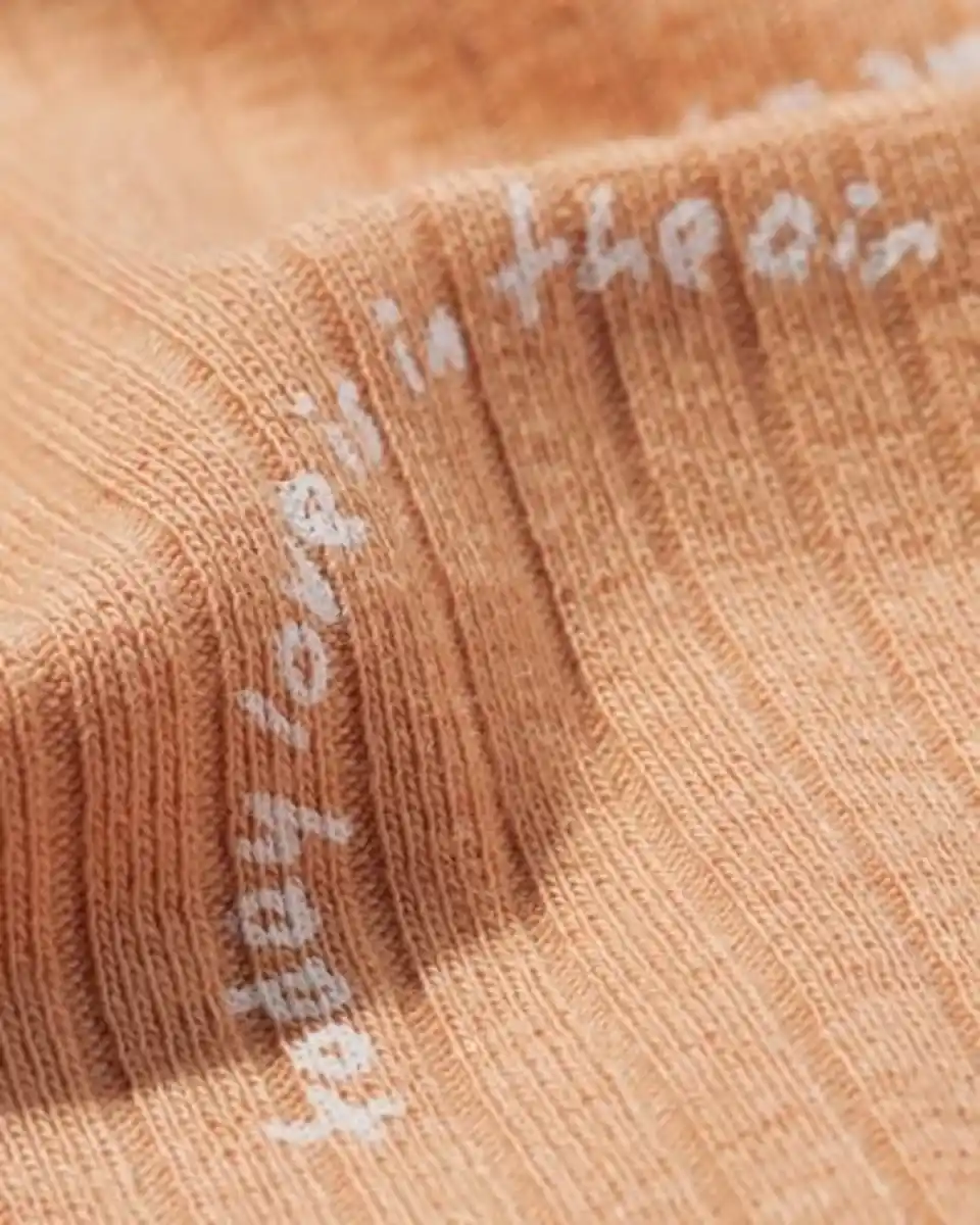 Bild 2 von Gerippter Strampler zum Mitwachsen Bambus mit Stretchanteil Text braun