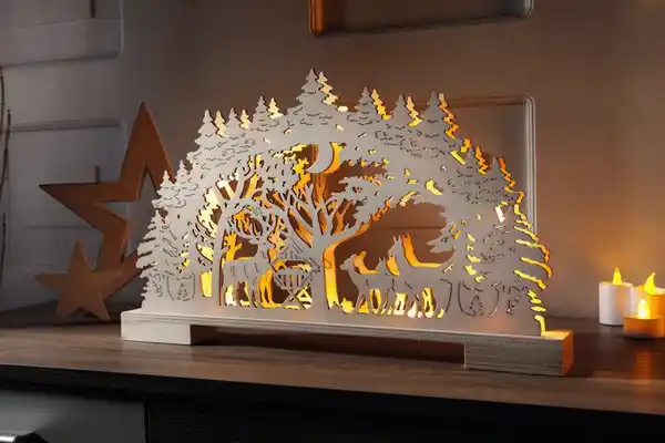 Bild 2 von LED-Schwibbogen aus Holz - Wald mit Futterkrippe