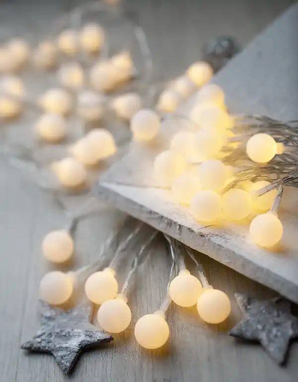 Bild 2 von IDEENWELT LED-Lichterkette Kugeln 50 Lichter warmweiß