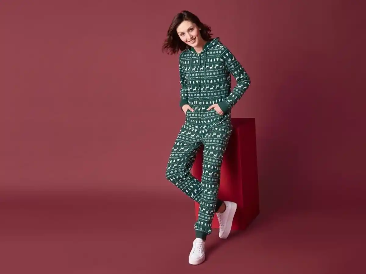 Bild 3 von esmara® Damen Jumpsuit in weihnachtlichem Design