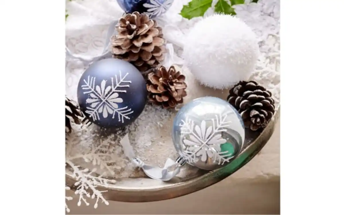 Bild 3 von Weihnachtskugel Eis, weiß, 8 cm