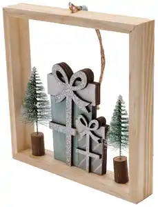 TrendLine Deko Weihnachtsanhänger Holz Geschenk 15 x 3 x 15 cm grün weiß