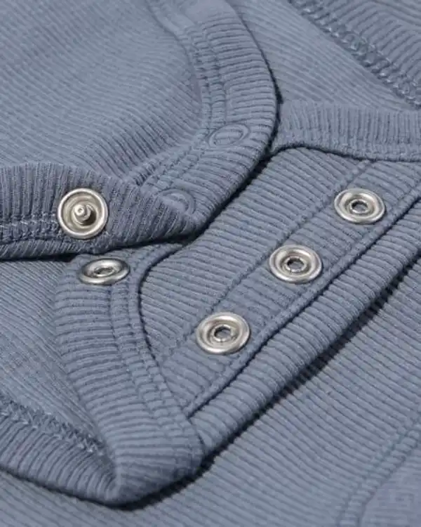 Bild 3 von Miffy-Wickelstrampler zum Mitwachsen mit Rippenstruktur, aus Stretchgewebe grau