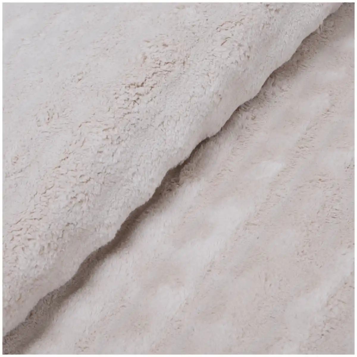 Bild 3 von La Isla Living Teppich aus Kunstfell