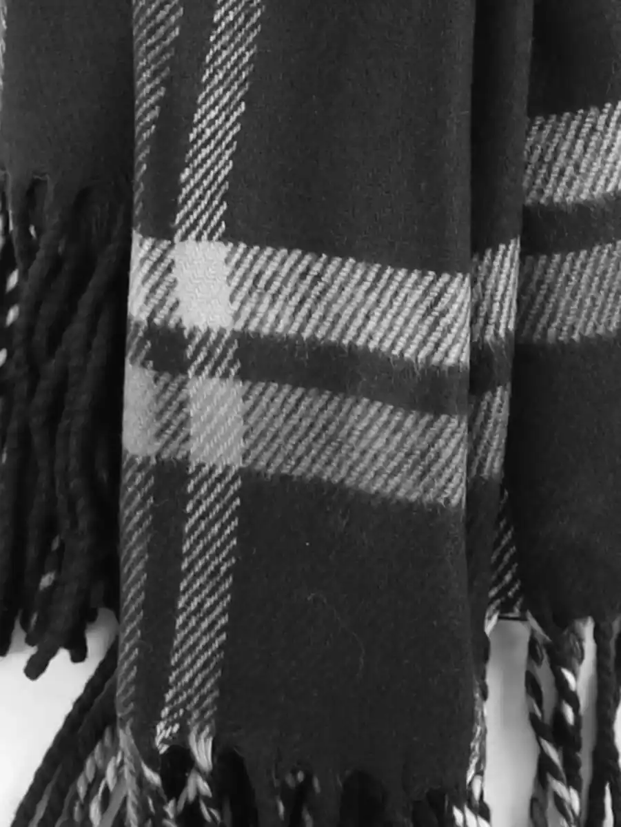 Bild 2 von Herren Schal in karierter Optik Schwarz