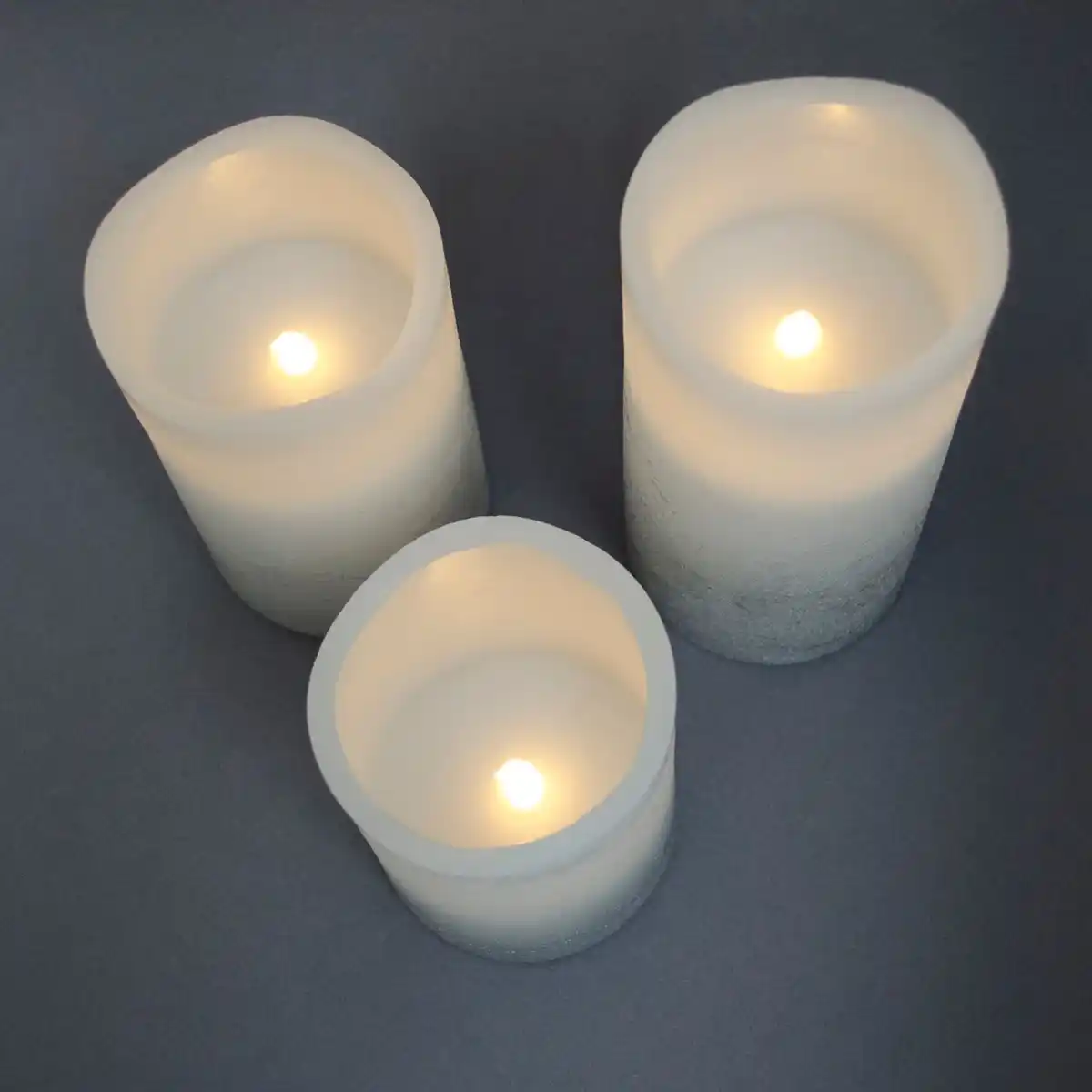 Bild 2 von X4-LIFE LED Echtwachskerzen mit Wellenrand und Silberverlauf 3er Set inkl. Fernbedienung