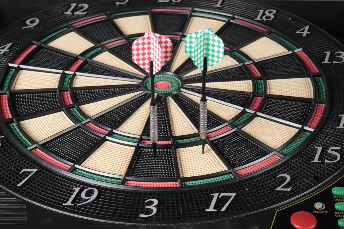 Bild 2 von Elektronische Dartscheibe 1-16 Spieler für Soft-Dart-Pfeile Kabinett Dartschrank