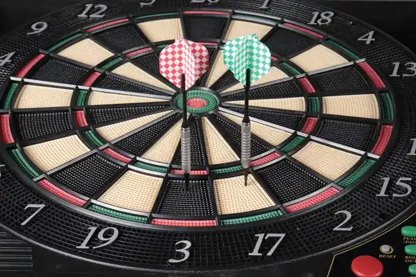 Bild 2 von Elektronische Dartscheibe 1-16 Spieler für Soft-Dart-Pfeile Kabinett Dartschrank