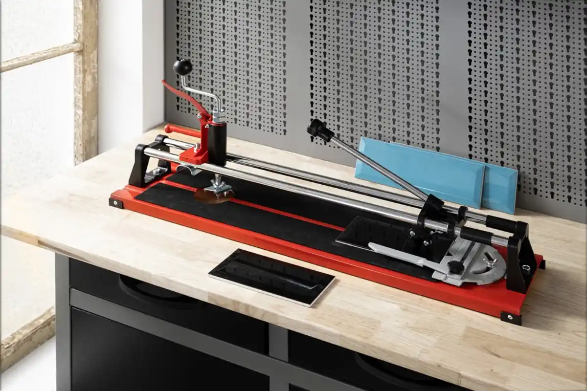 Bild 1 von Fliesenschneider