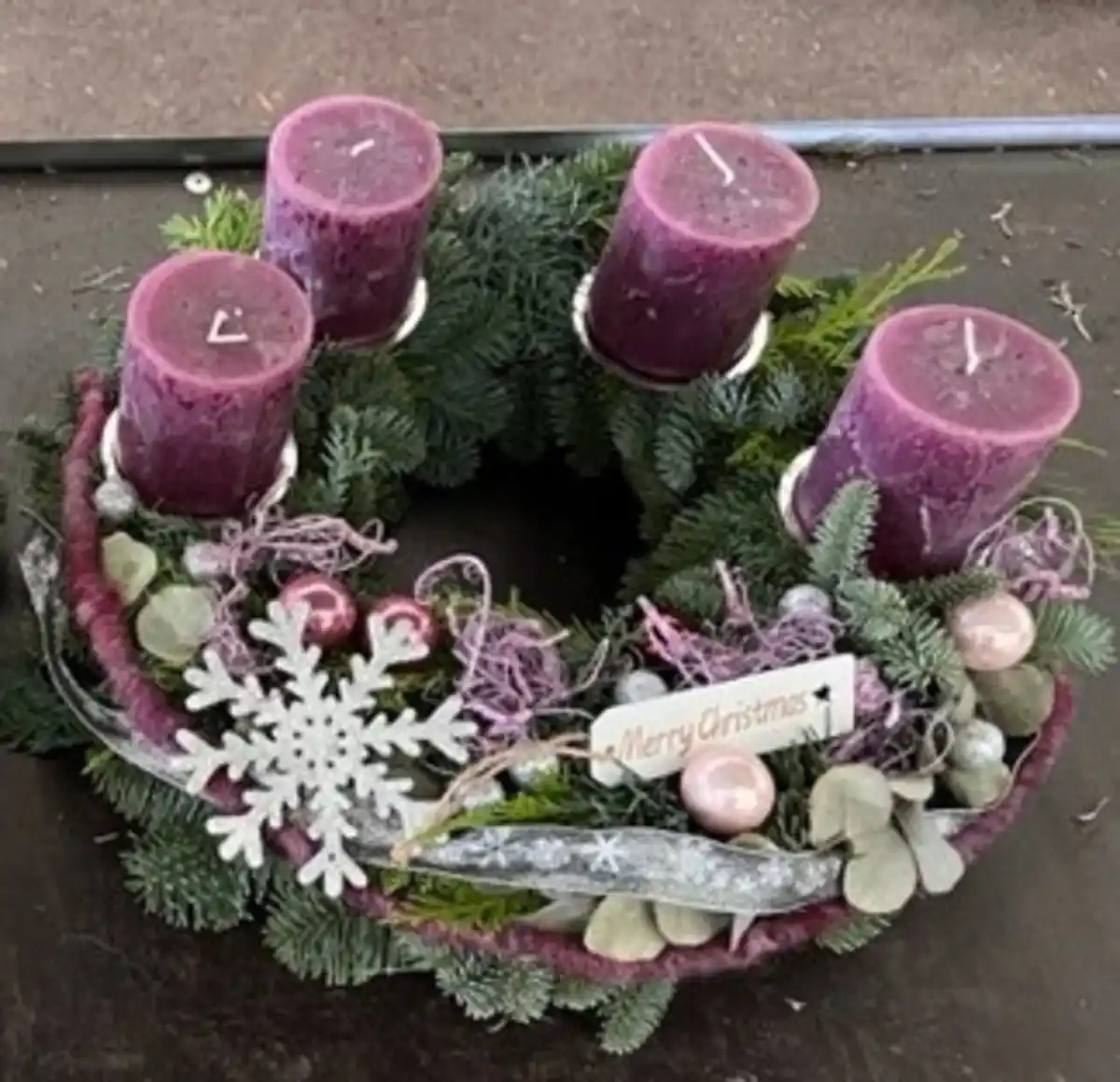 Bild 1 von Adventskranz mit 4 Kerzen Ø 40 cm Merry Christmas weinrot