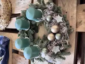 Adventskranz mit 4 Kerzen Ø 30 cm mit Kugeln creme