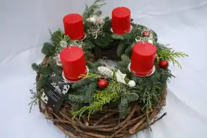 Adventskranz mit 4 Kerzen Ø 40 cm mit Holzuntergrund rot