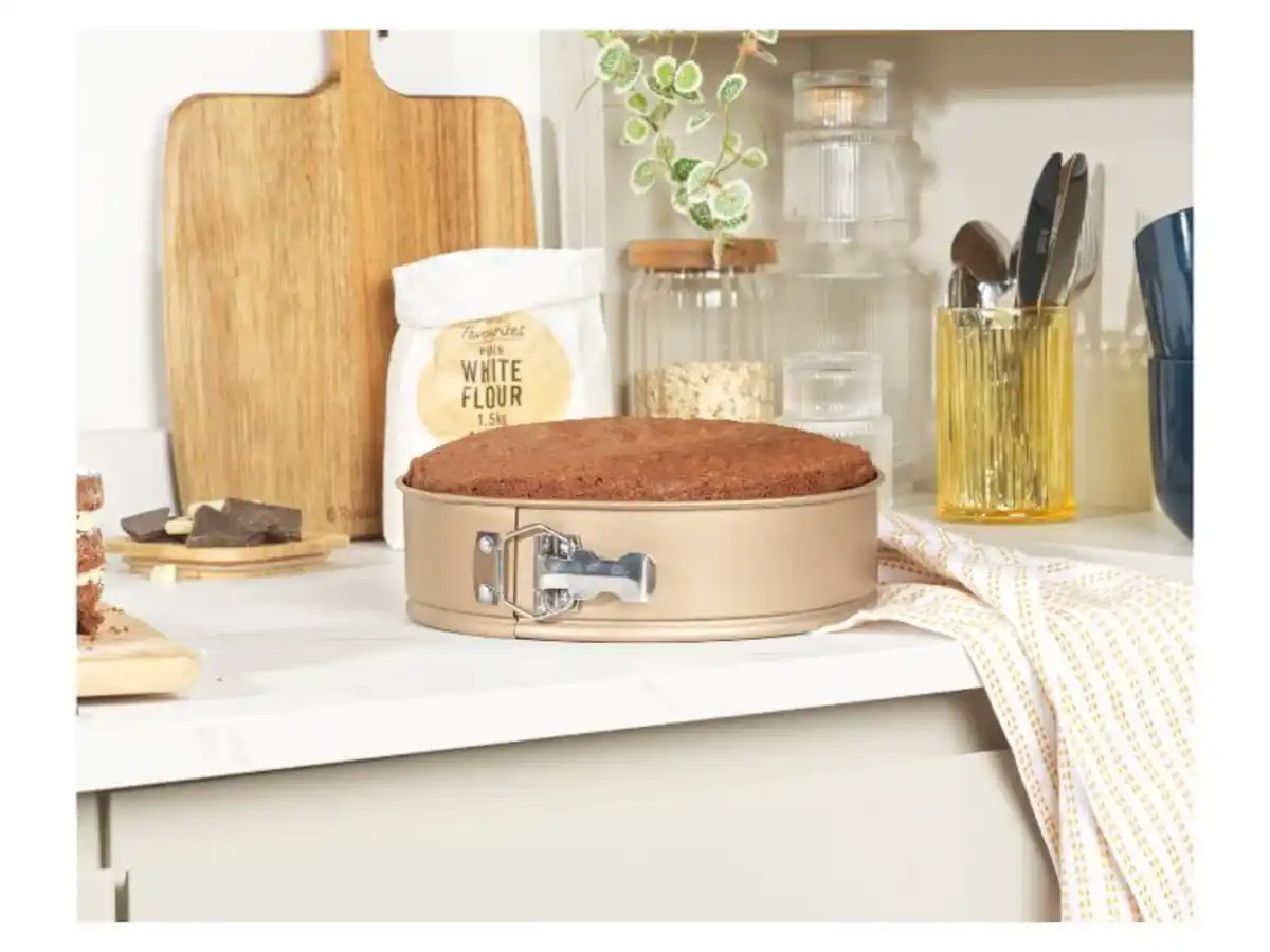 Bild 3 von Russell Hobbs Springform / Bräter / Backblech, ofenfest bis 220 °C